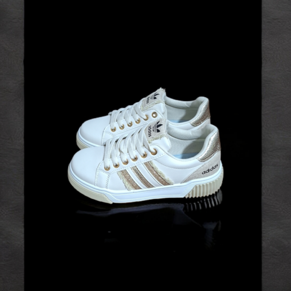 adidas bege cun dorado